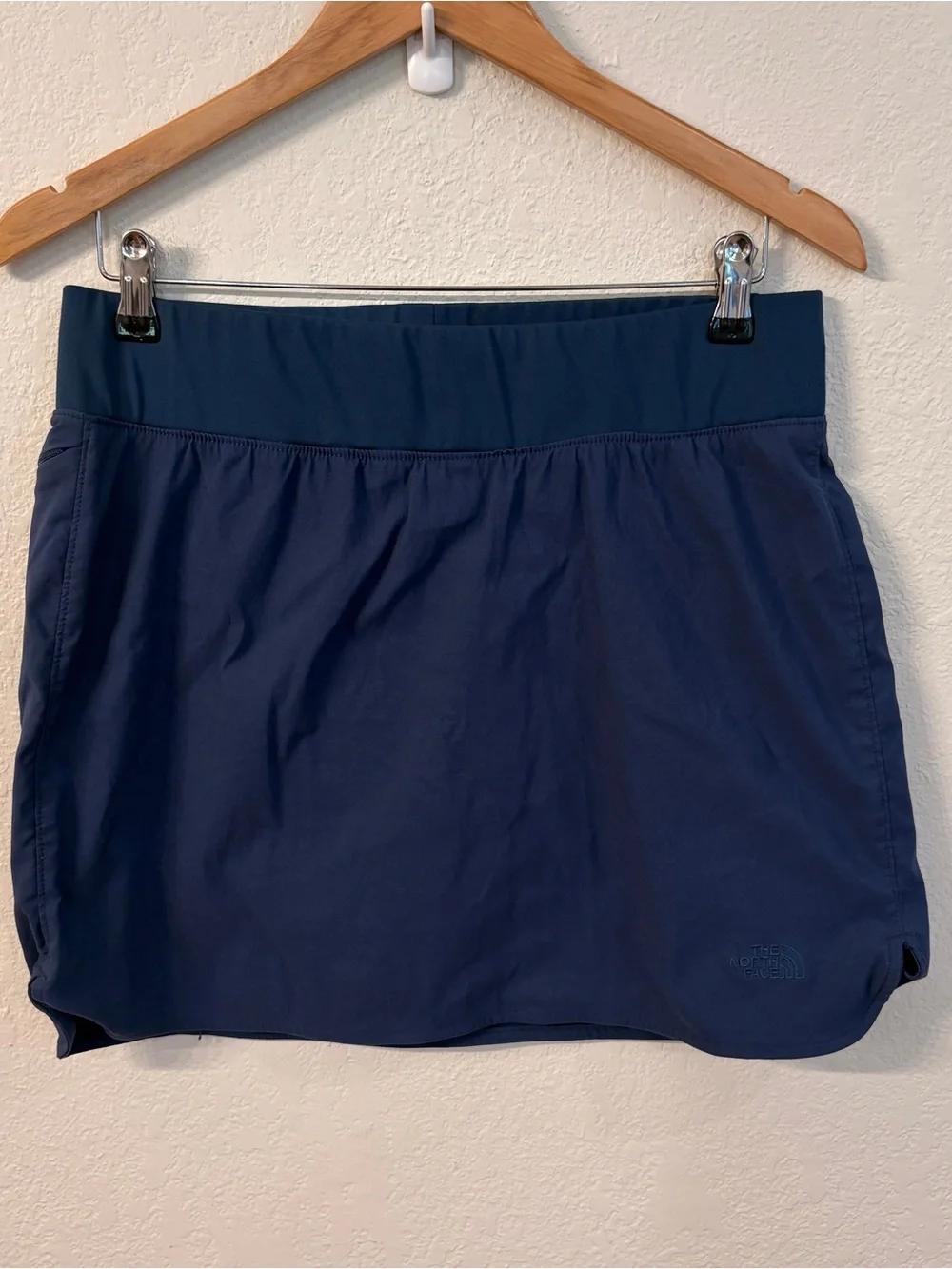 North Face, Columbia, Tommy Bahama skorts size large bundle of 3